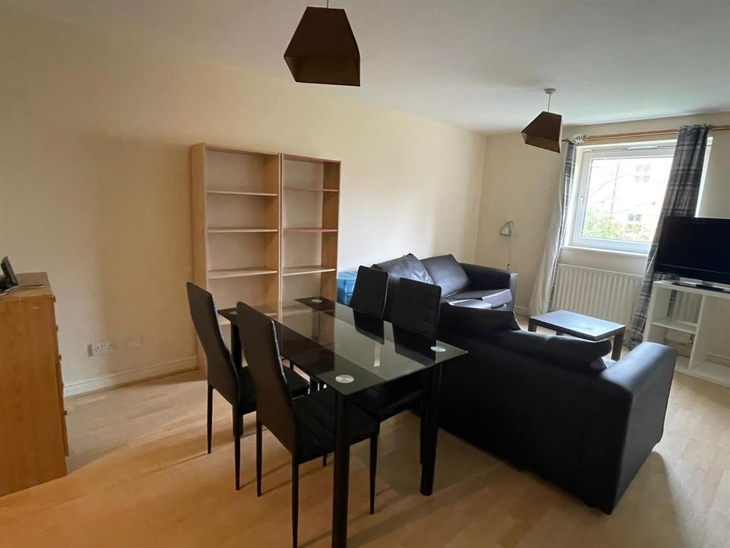 Property photo 3 of 7 Lounge