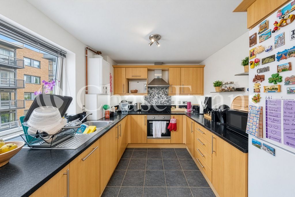 Property photo 3 of 9 Kitchen
