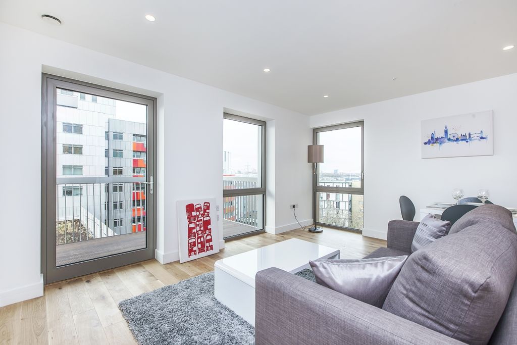 Property photo 1 of 11 Lounge 1