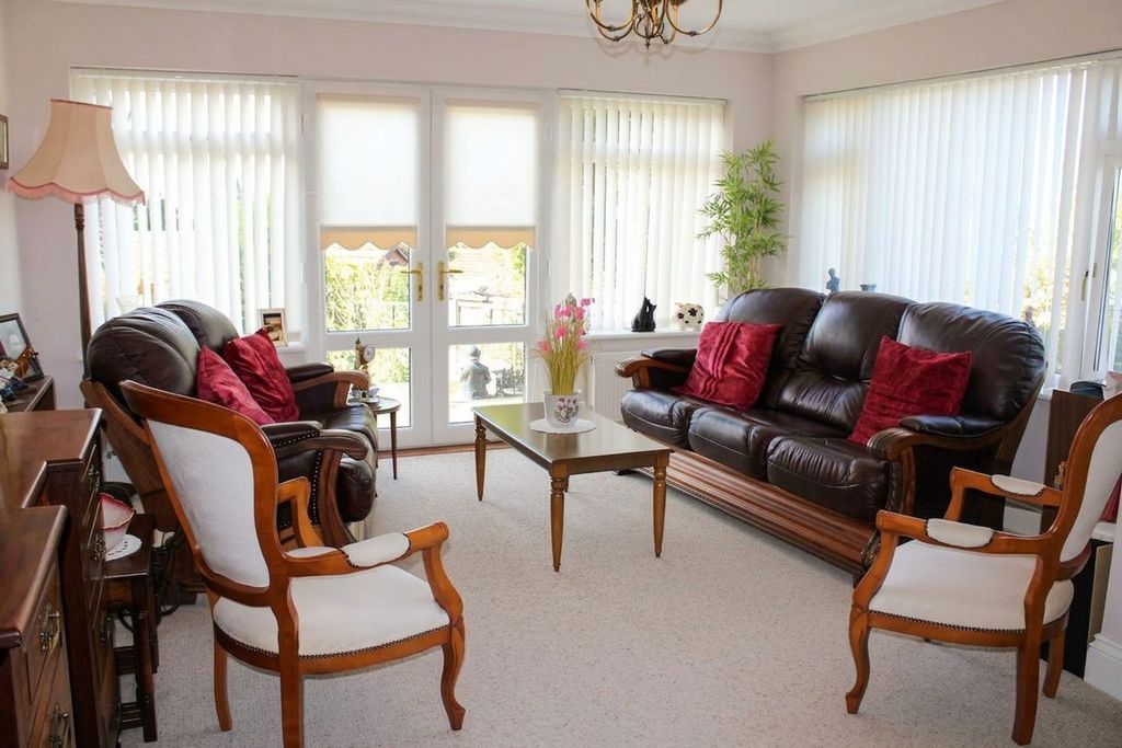 Property photo 3 of 19 Garden Room