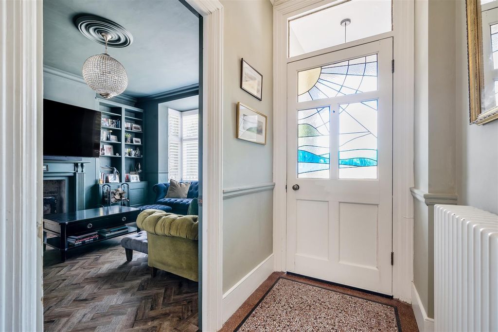 Property photo 2 of 21 For Sale By Aspire Residential | Broadwater Road