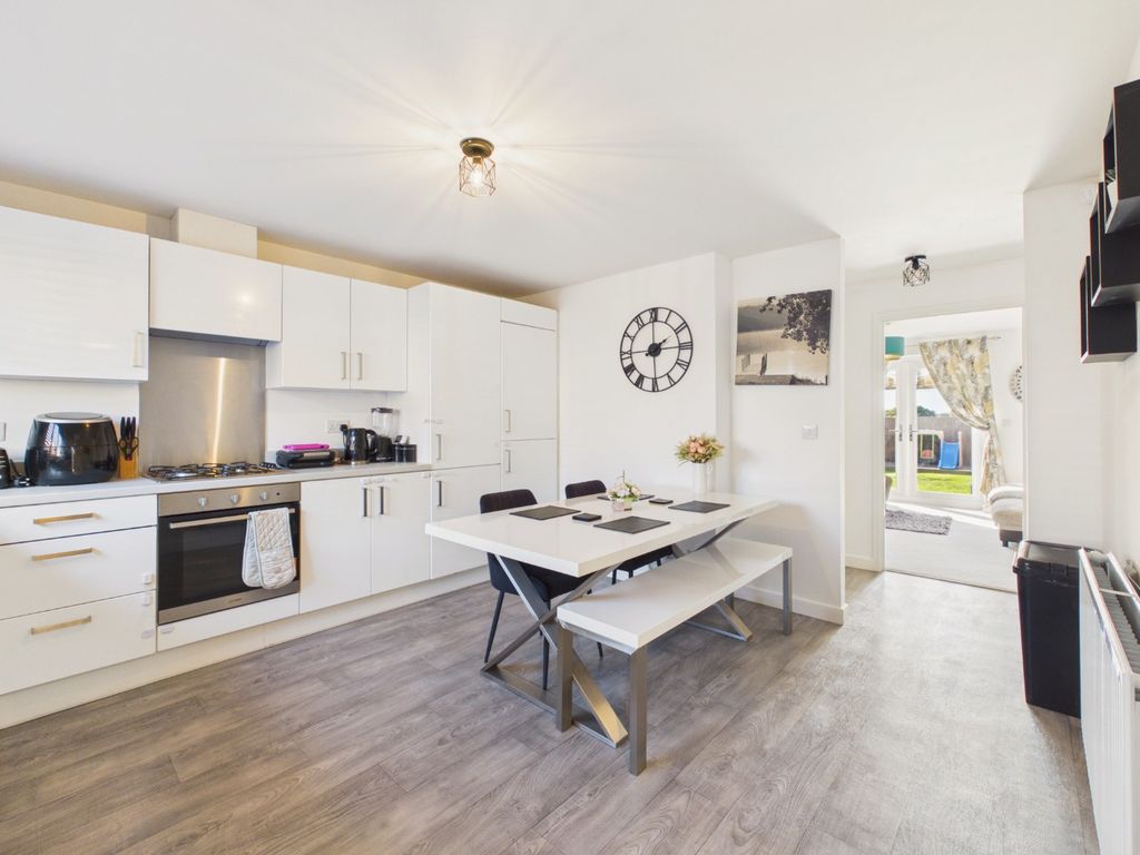 Property photo 2 of 16 4915806