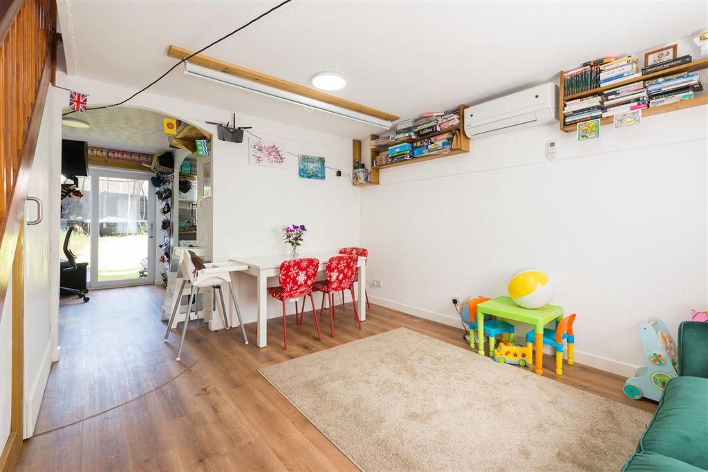 Property photo 2 of 17