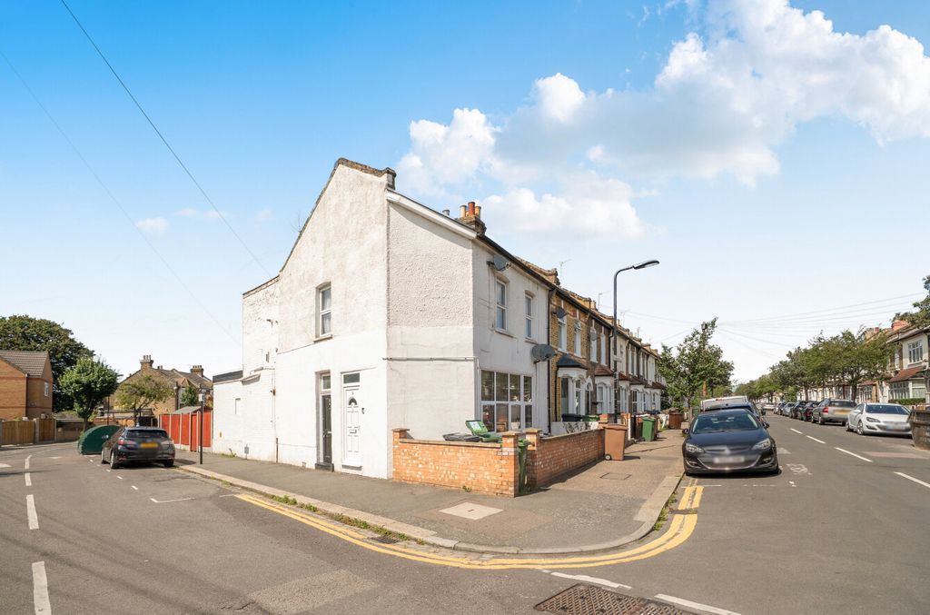 Property photo 1 of 18 1480727-15-6A3166...