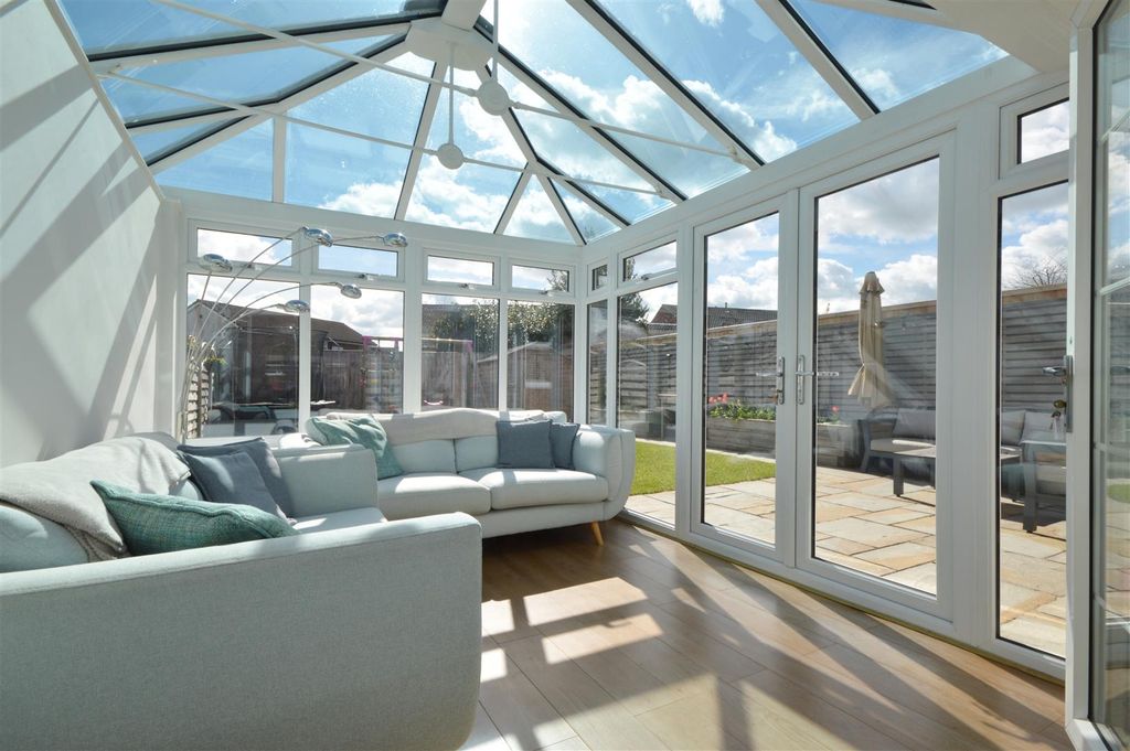 Property photo 3 of 19 Conseravtory