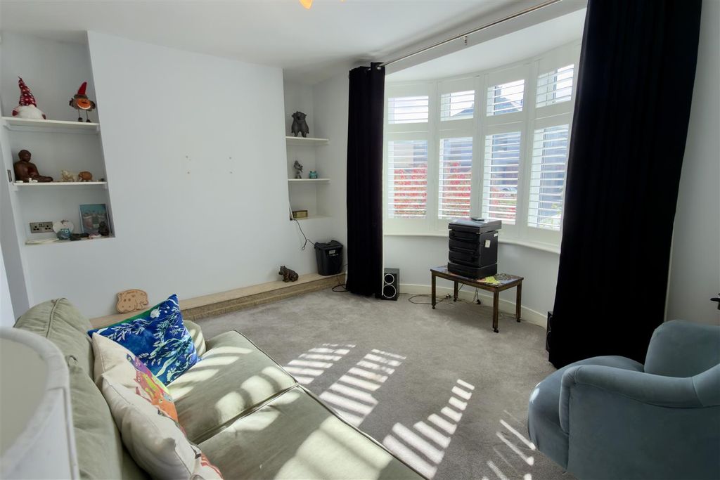 Property photo 3 of 15