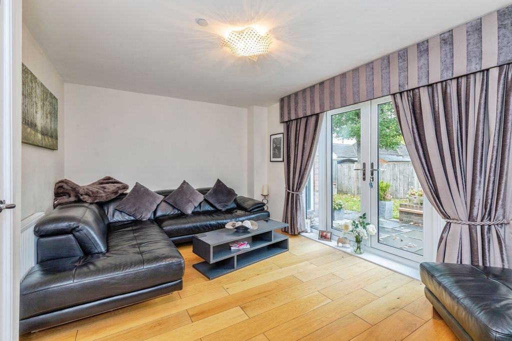 Property photo 2 of 20 Lounge