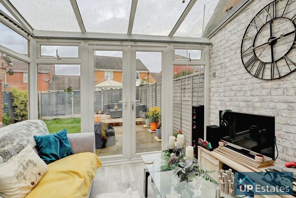 Property photo 3 of 16 Conservatory