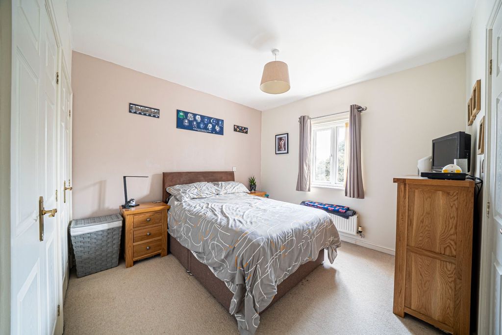2 bed flat for saleDenning Mead, Andover SP10 photo 4