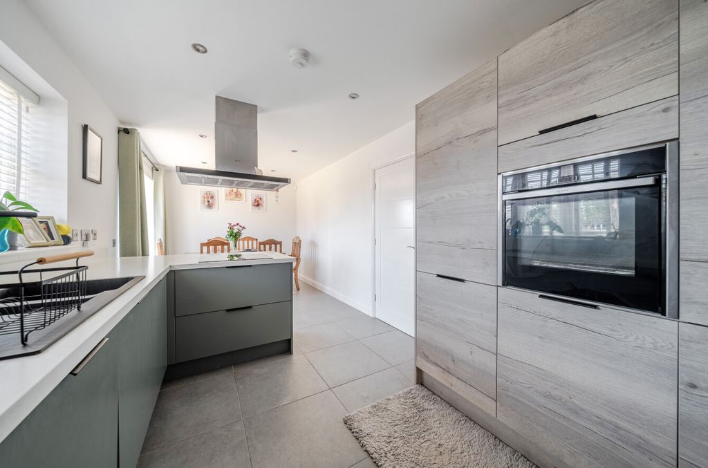 Property photo 3 of 21 1462910-14-6A1586...
