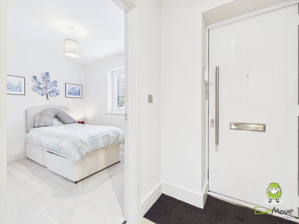 Property photo 2 of 26 Ewemove Estate Agents Basingstoke - Worting Road