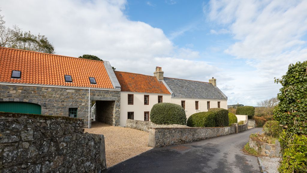 Property photo 2 of 20