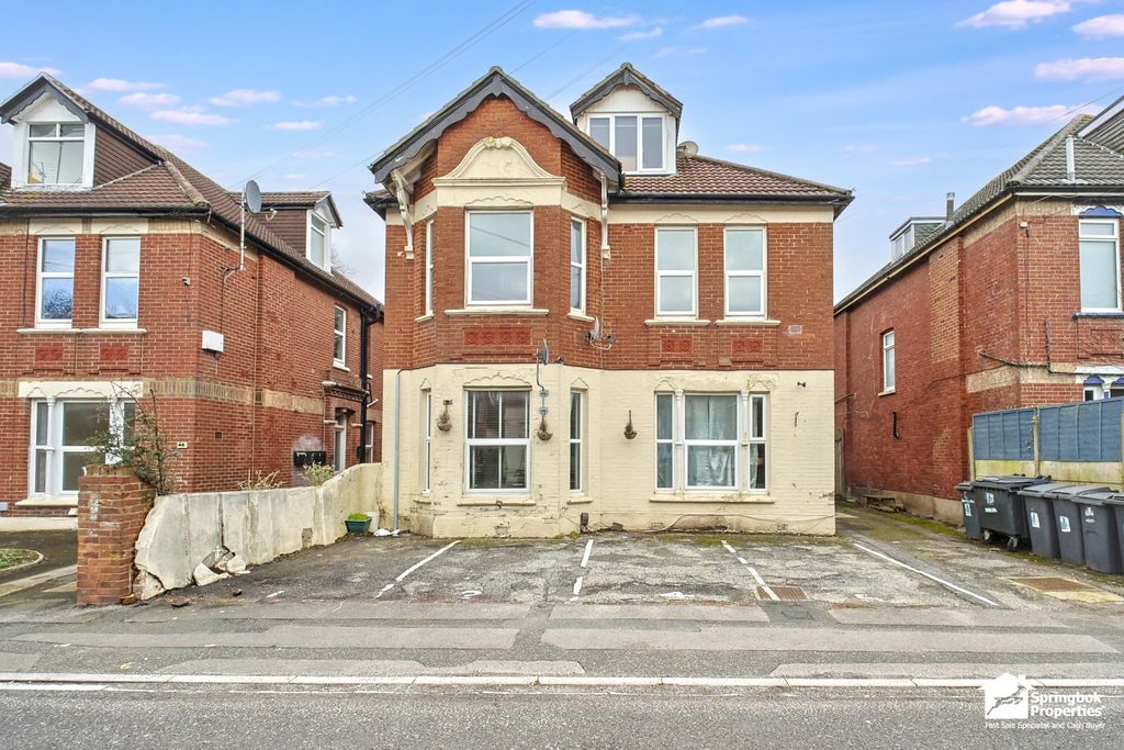 Property photo 1 of 8 Front View