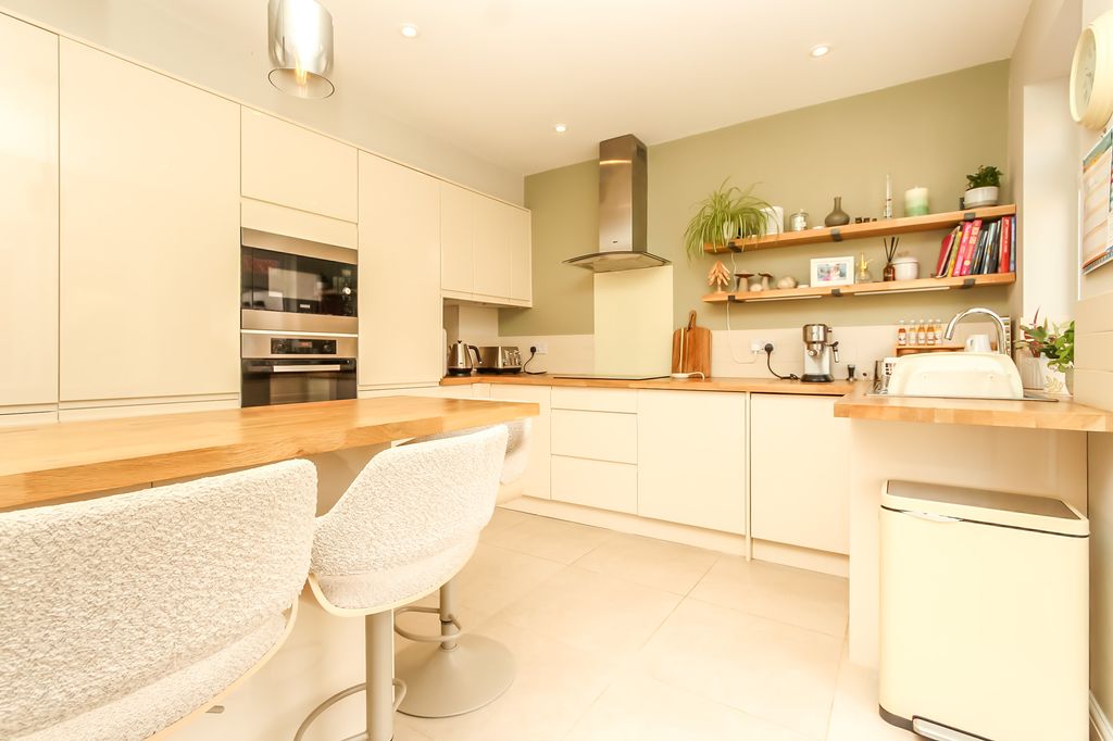 Property photo 3 of 15 Kitchen/Breakfast Room