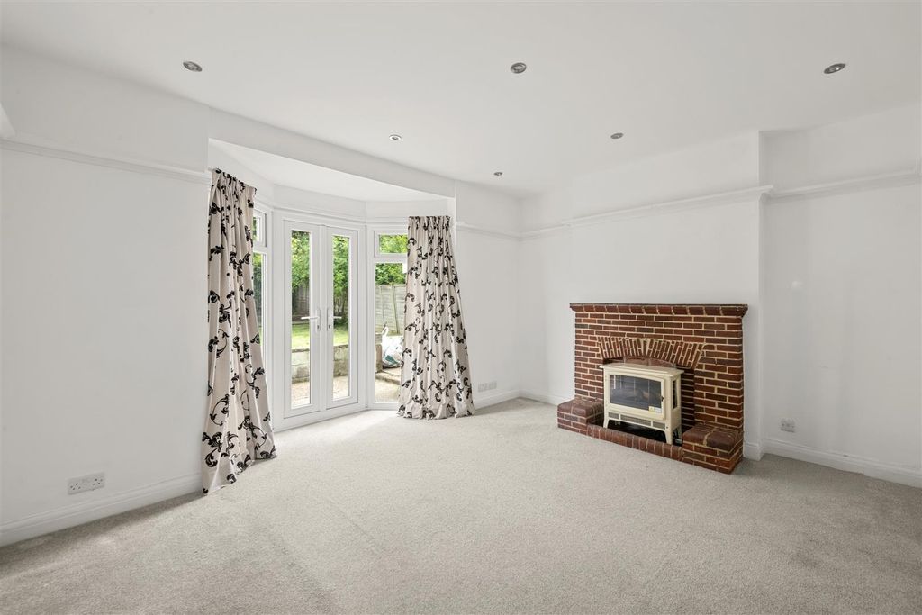 Property photo 3 of 18