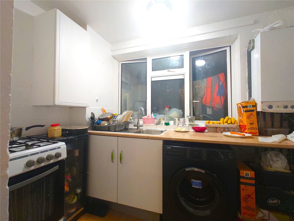 Property photo 3 of 7 Kitchen