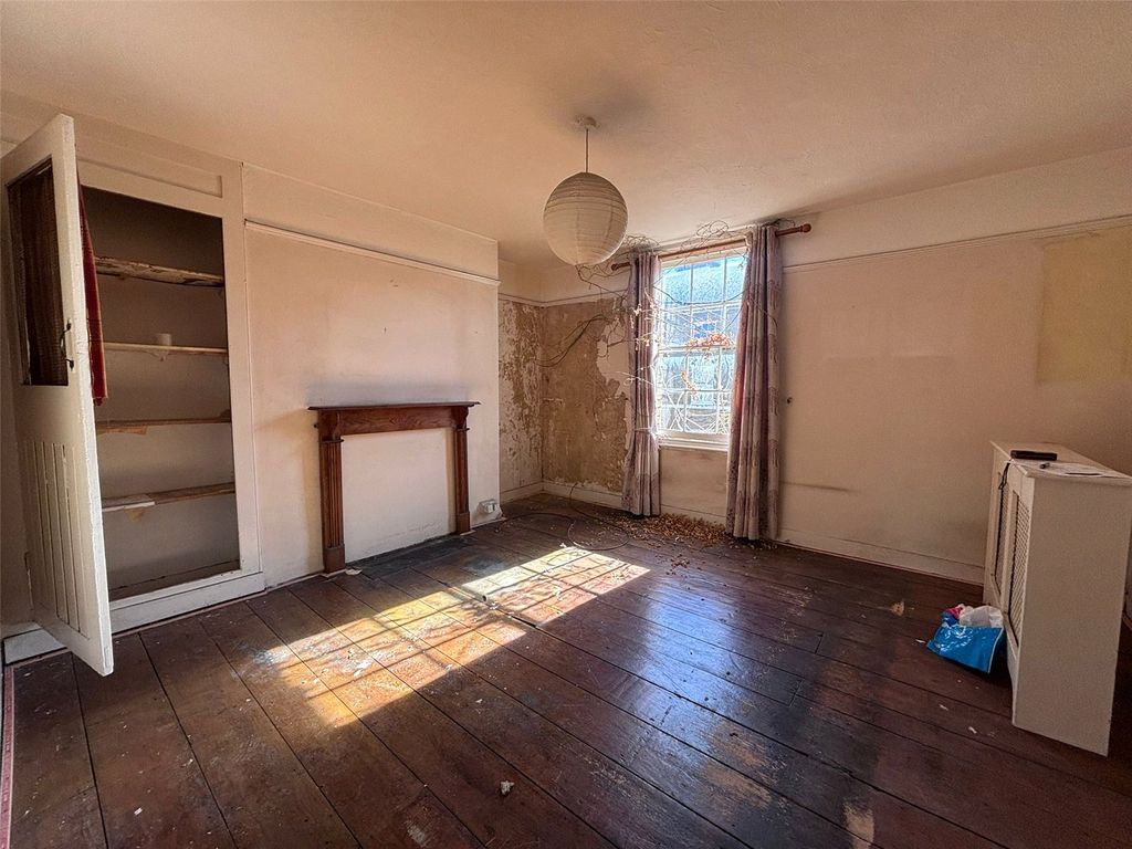 Property photo 2 of 15 Picture No. 11