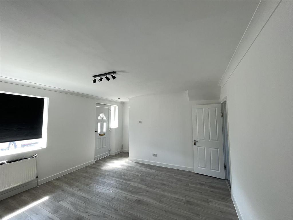 Property photo 2 of 12 Living Room