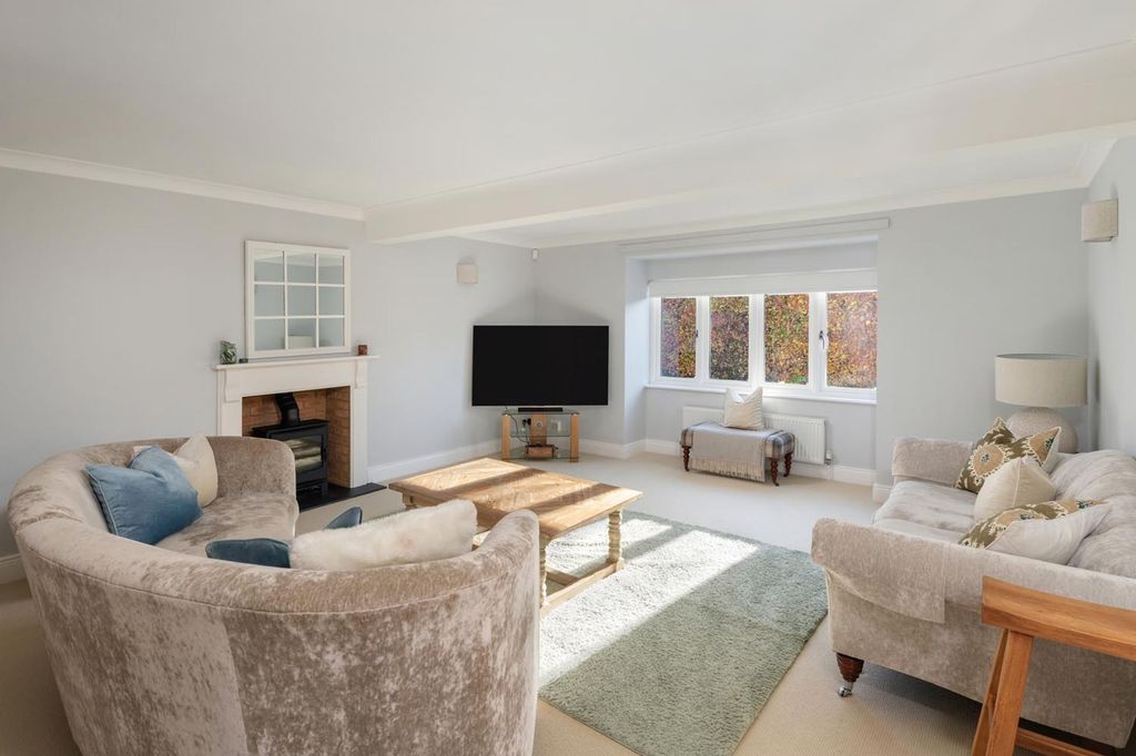 Property photo 2 of 25