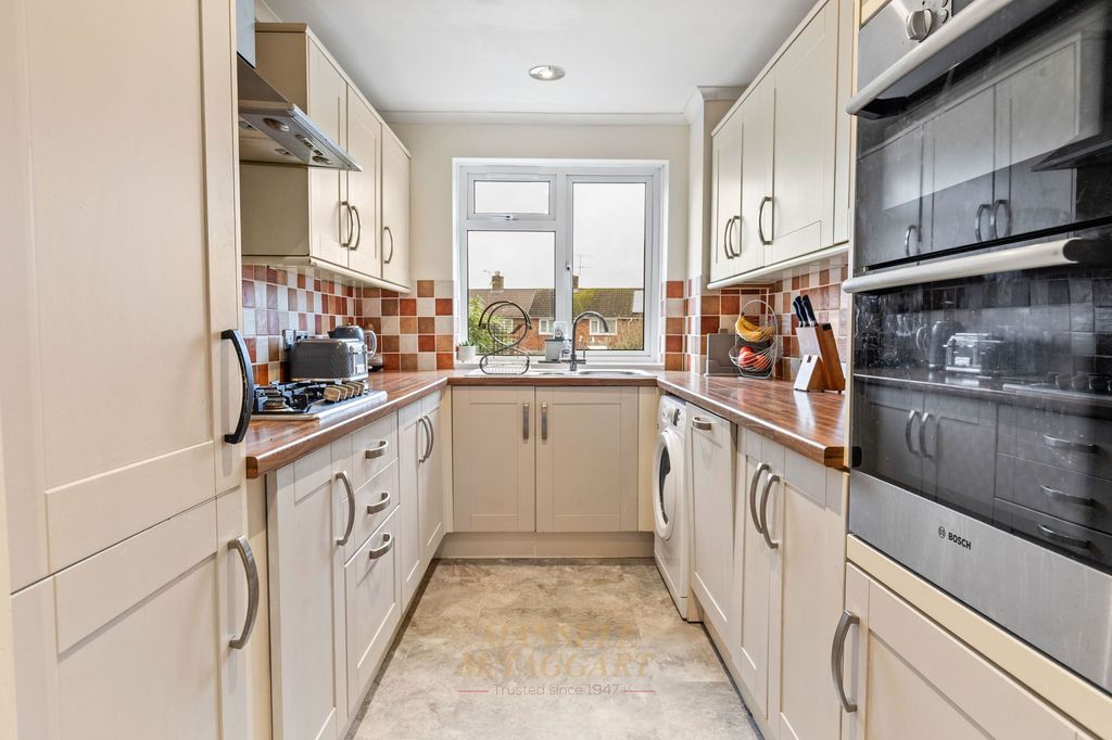 Property photo 2 of 29