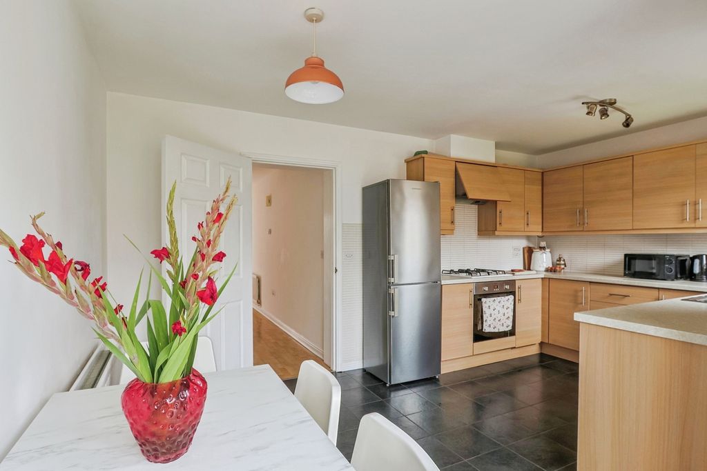 Property photo 3 of 19 Pbox-Img.Jpg