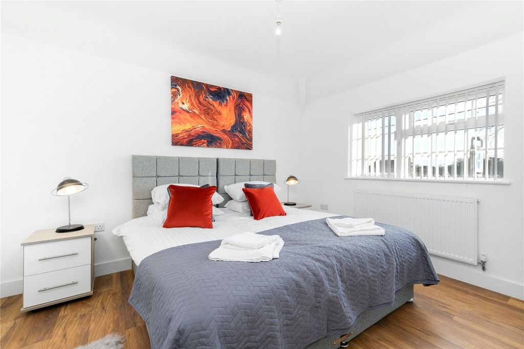 Property photo 3 of 18 Picture No. 01