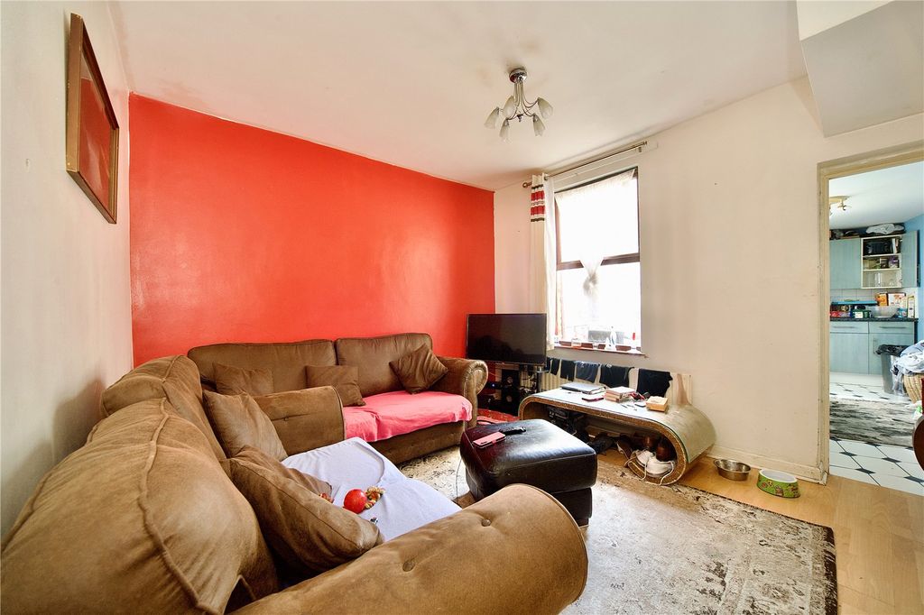 Property photo 3 of 17 Picture No. 06