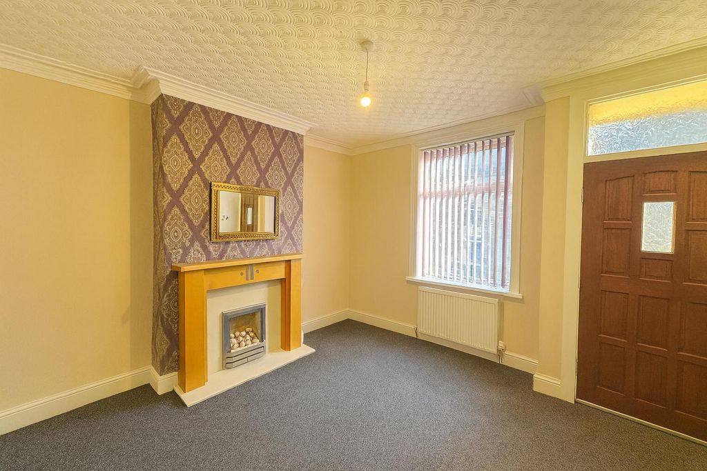 Property photo 2 of 9 Lounge