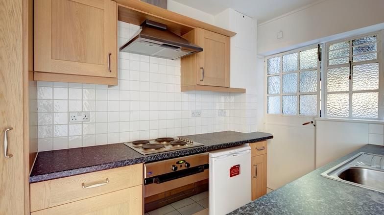 Property photo 3 of 6 Kitchen