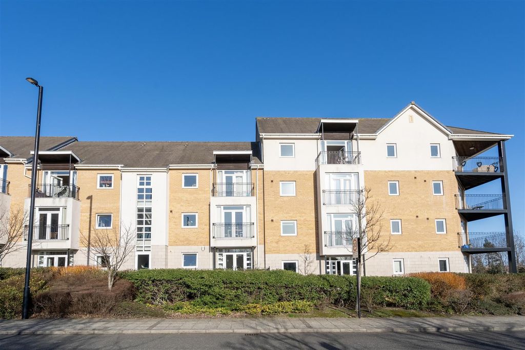 Property photo 1 of 8 External