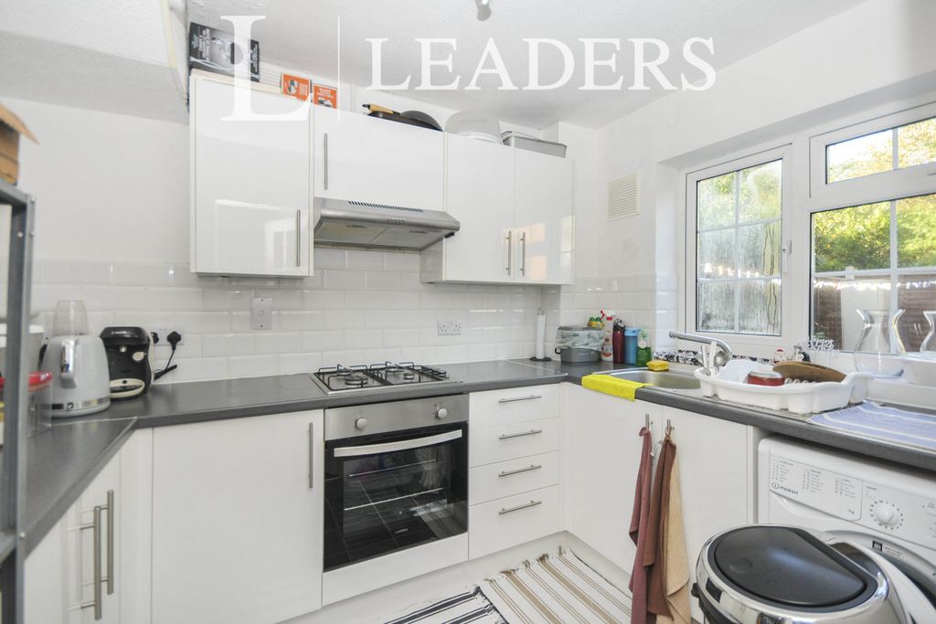 Property photo 3 of 10 Kitchen