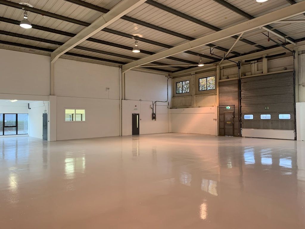 Property photo 2 of 3 3 Airport Exec Park Luton Warehouse 2019.Jpeg