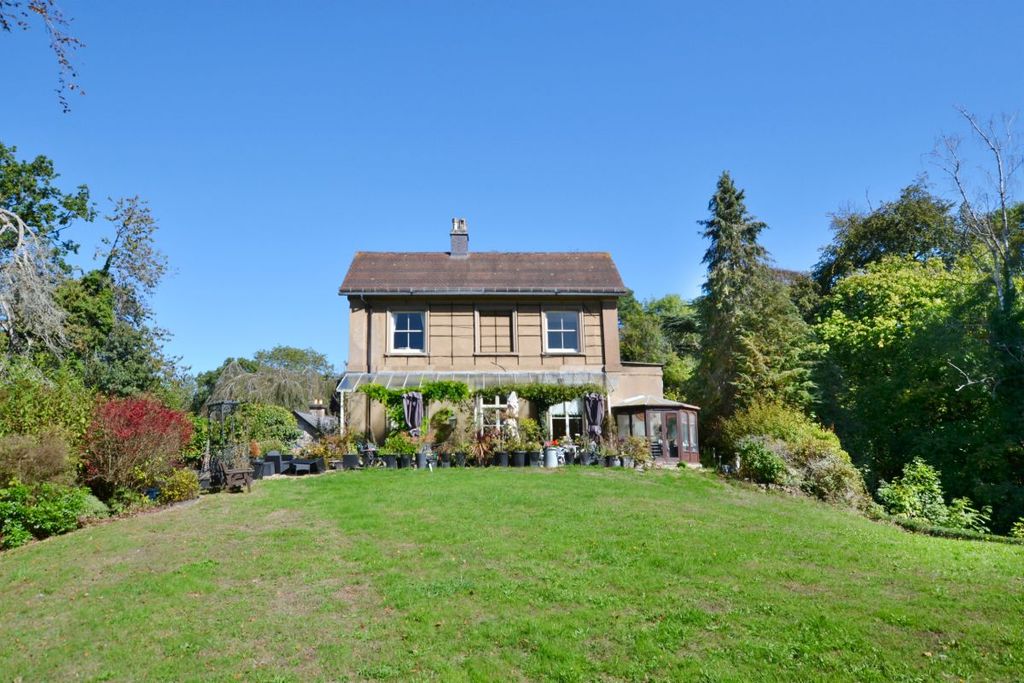Property photo 1 of 9