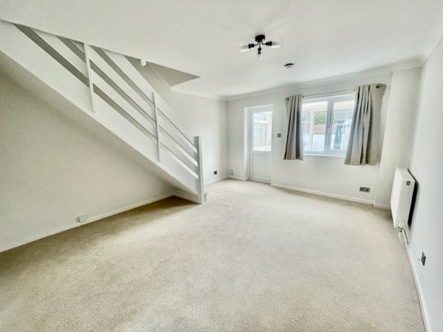 Property photo 3 of 7 Lounge