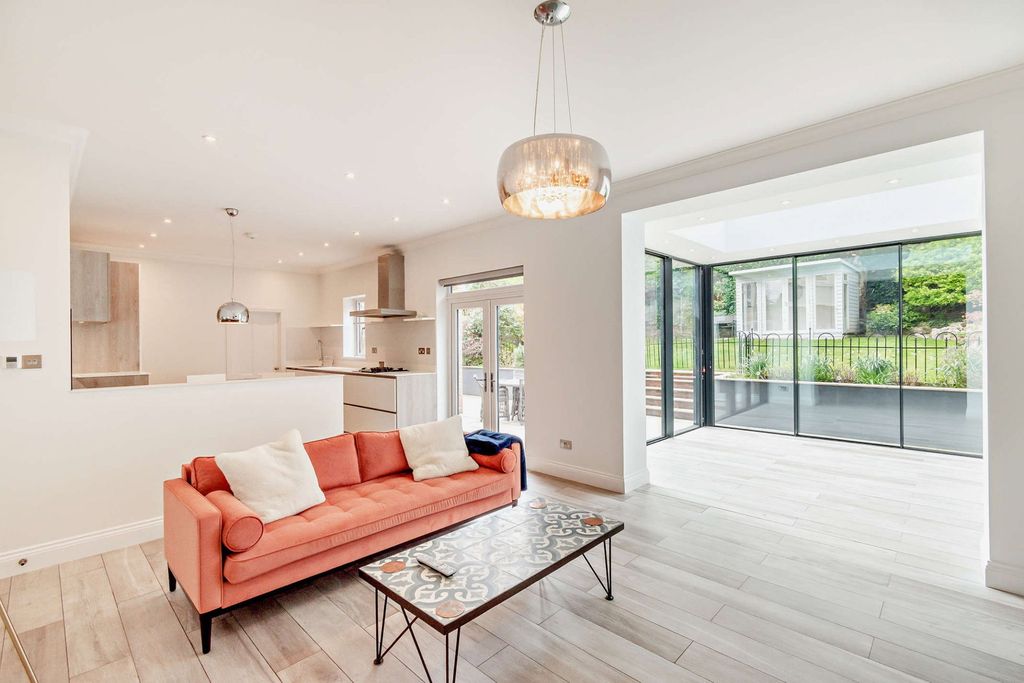 Property photo 2 of 22