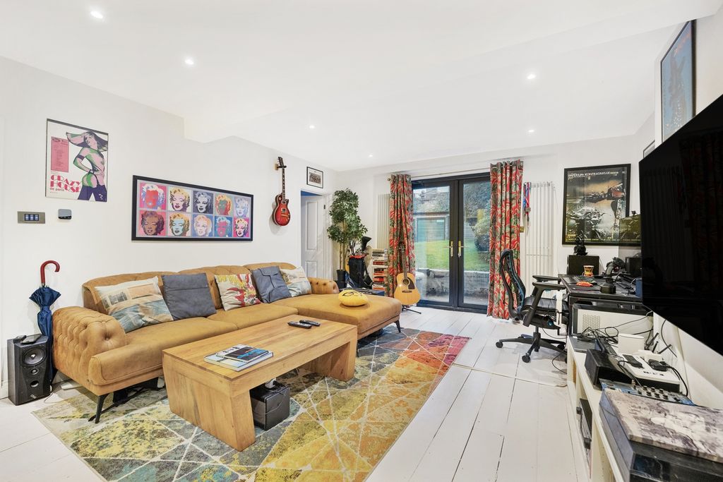 Property photo 1 of 13 Reception