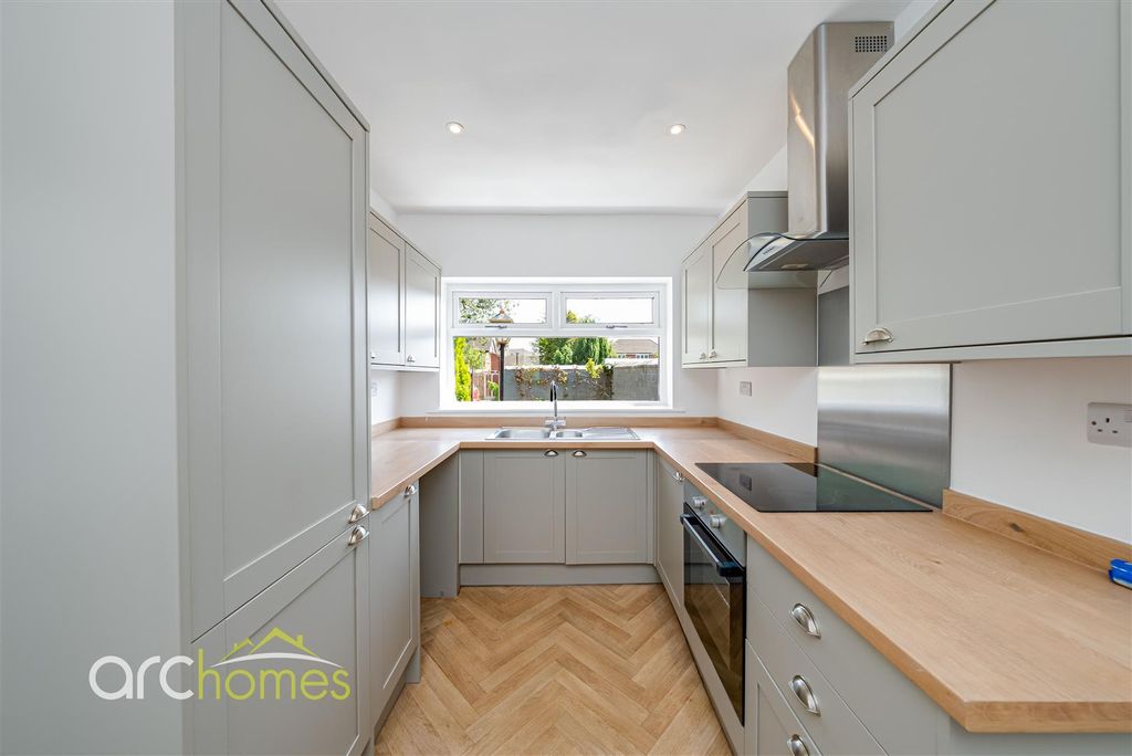 Property photo 3 of 17 Wargrave-6.Jpg