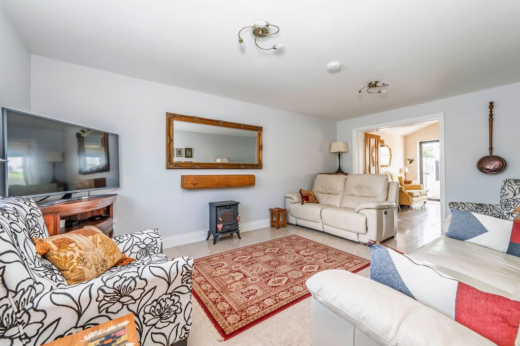 Property photo 3 of 22 Living Room