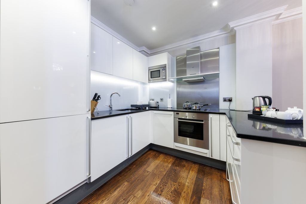 Property photo 2 of 10 Fairbriar Residen...