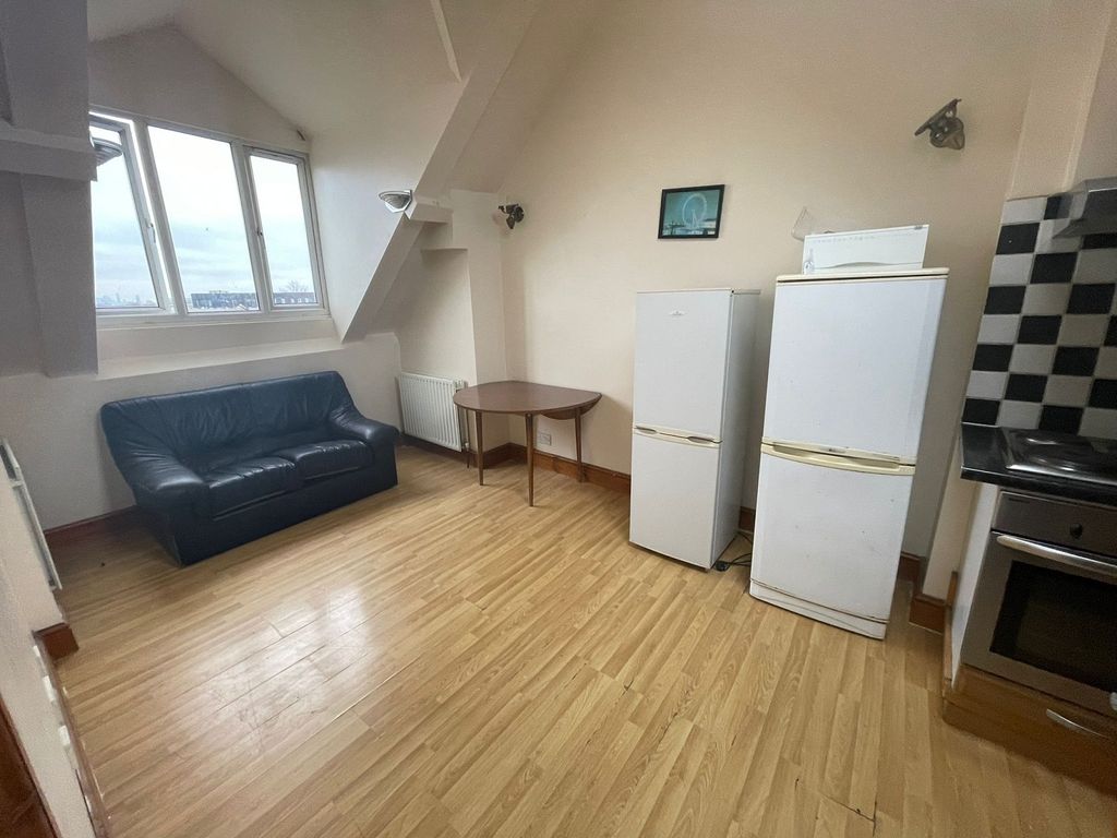 Property photo 2 of 7 Living Room