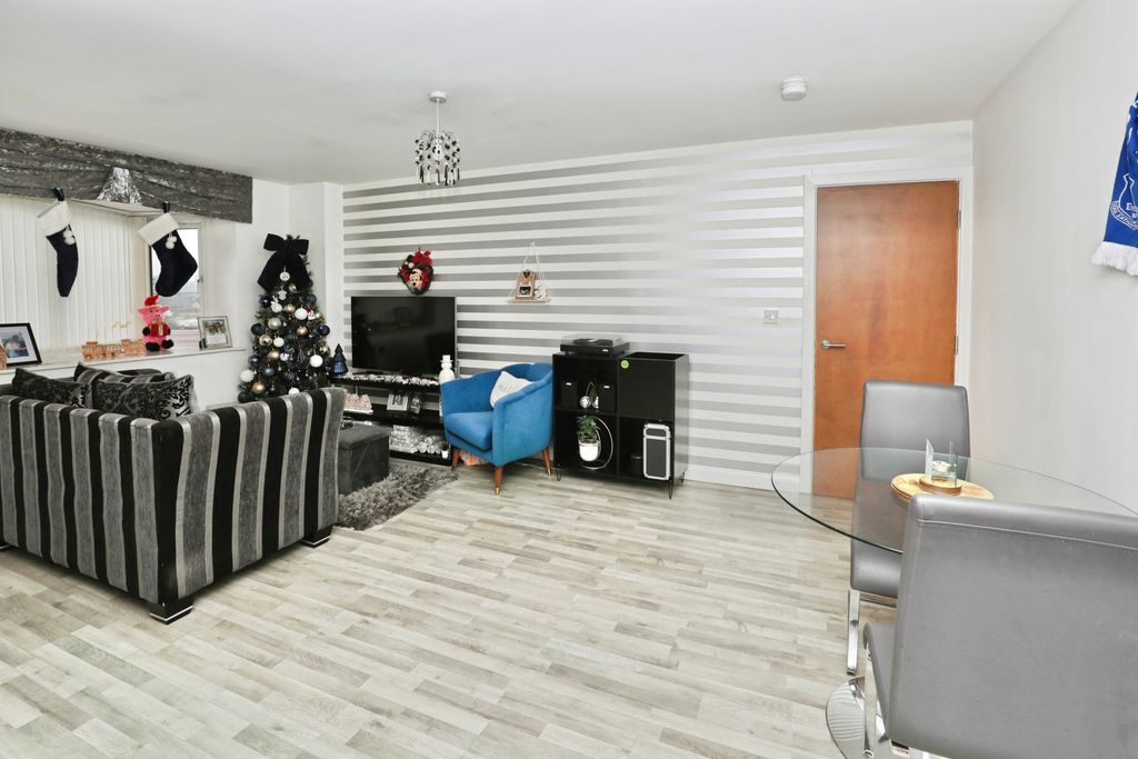 Property photo 2 of 15 Lounge