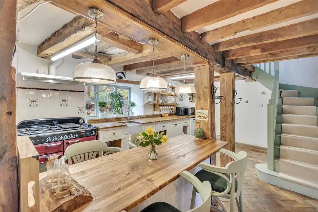 Property photo 3 of 28 Kitchen