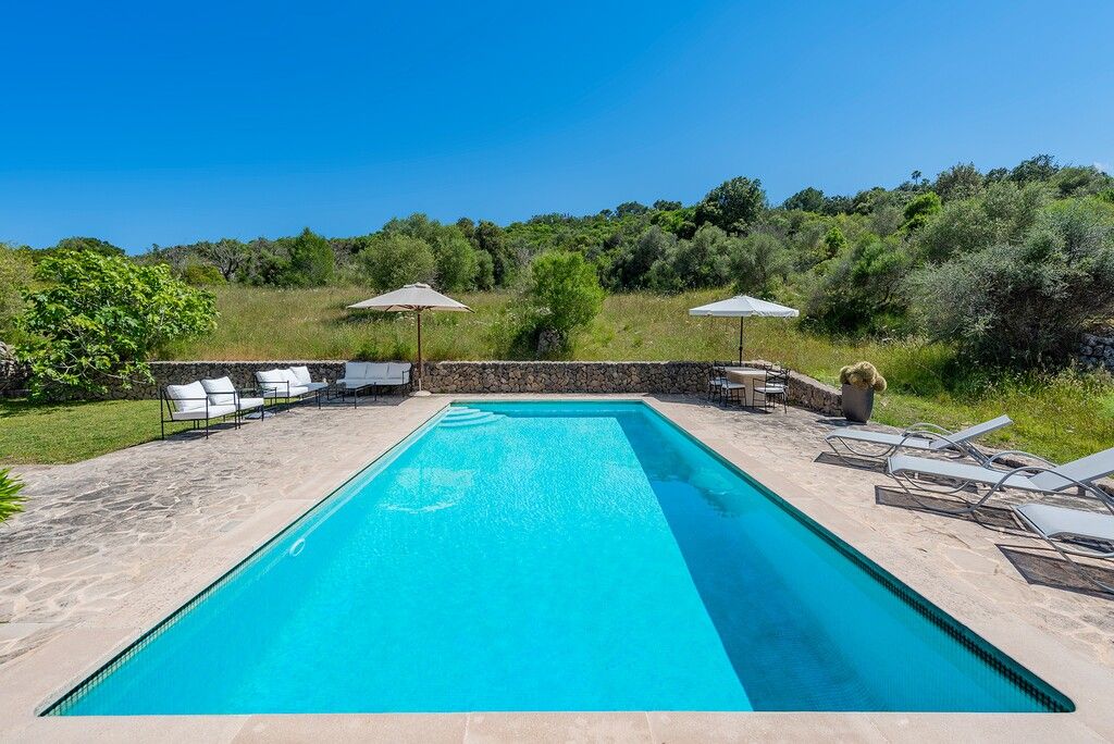 Property photo 2 of 20 Pool (3)