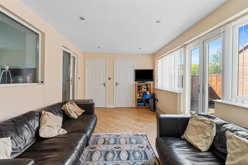 Property photo 3 of 15 Garden Room