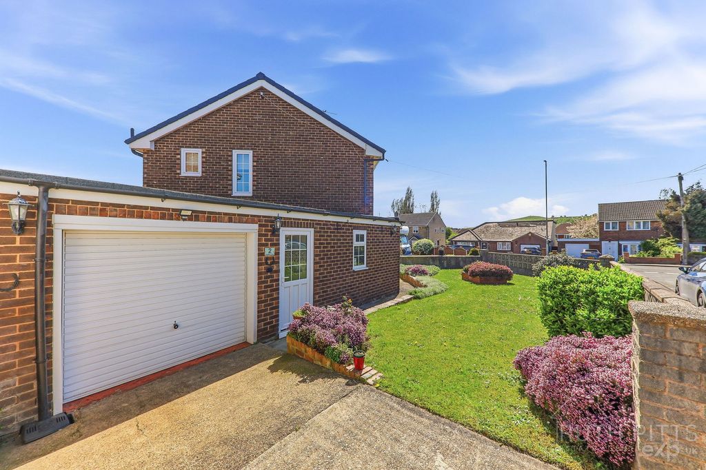 Property photo 3 of 27