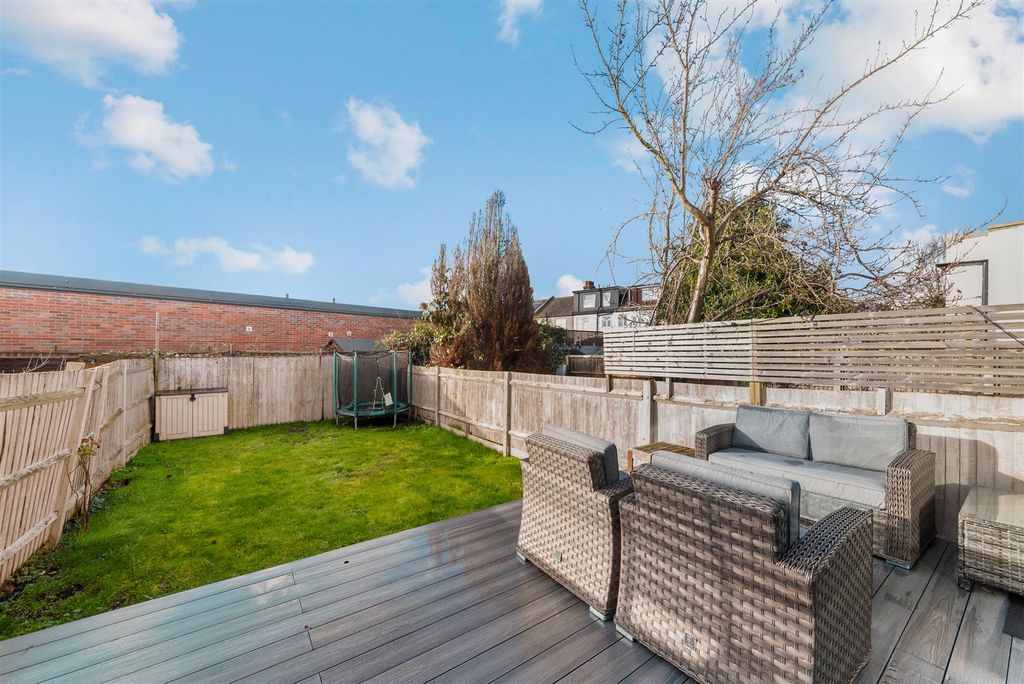 Property photo 2 of 12 Garden