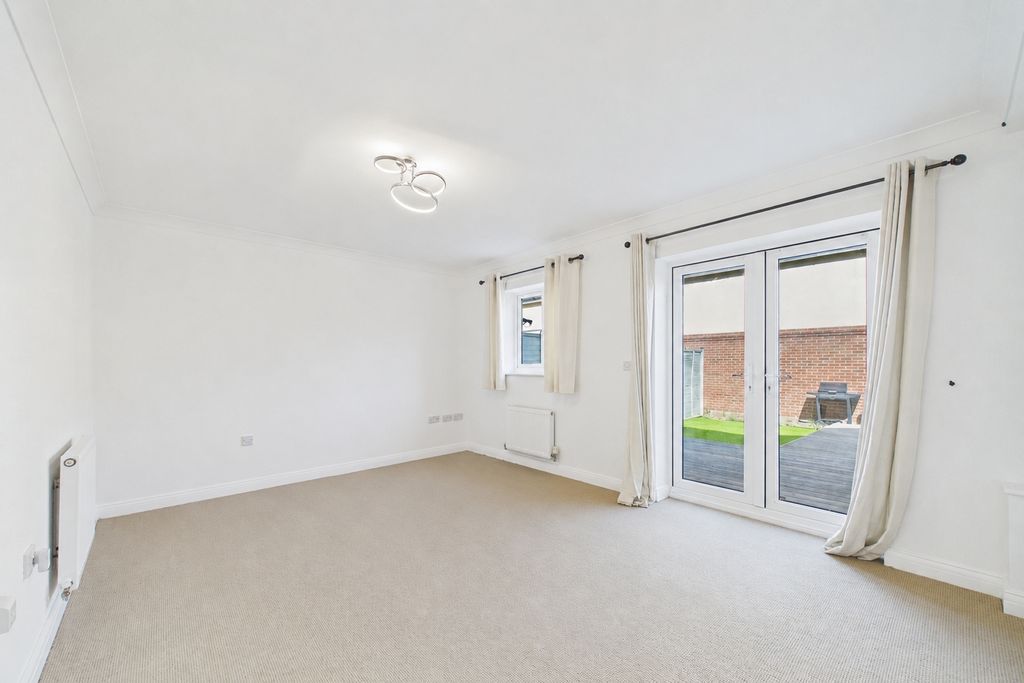 Property photo 2 of 12 Picture No. 31