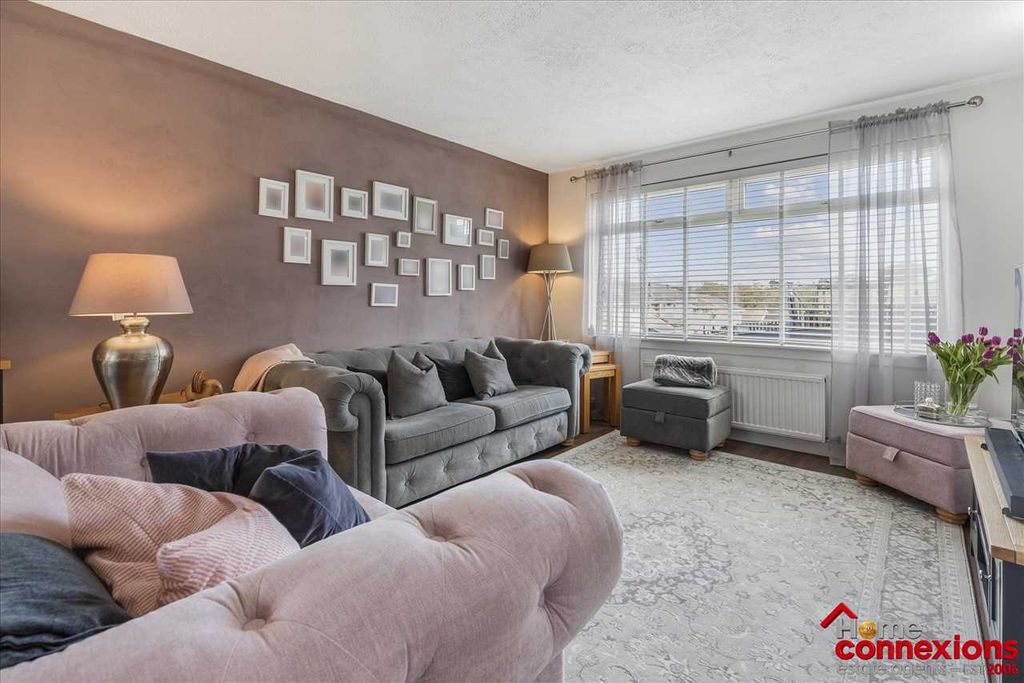 Property photo 2 of 21 Lounge Dining (1)