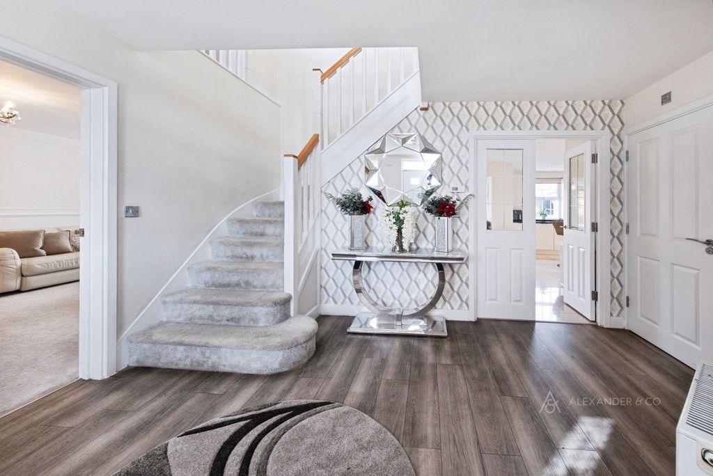 Property photo 2 of 26 Entrance Hall