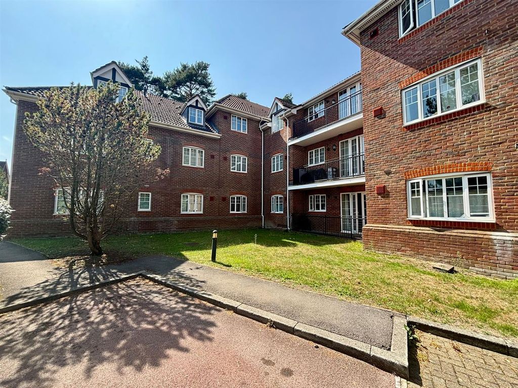 Property photo 1 of 18 External Aspect